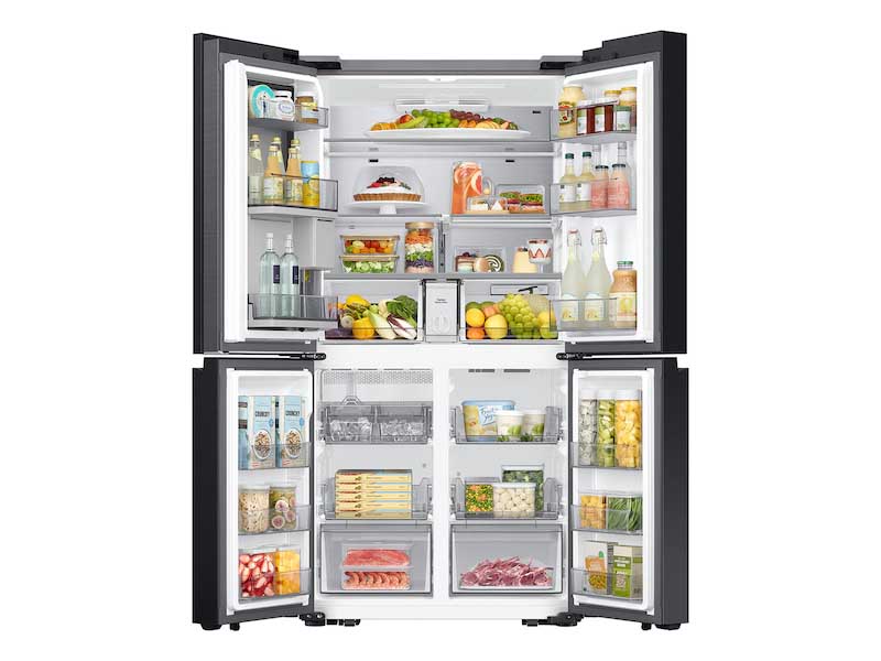 Bespoke 29 cu. ft. 4-Door Flex™ Refrigerator with Beverage Center™ & Customizable Door Panels in White Glass - Image 9