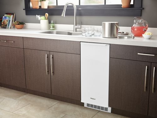 15-Inch Built-In Icemaker with Clear Ice Technology for Crystal-Clear Ice - Image 4